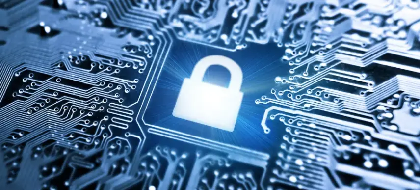 Grafik zeigt eine schematische Darstellung einer Firewall und eines Computers, der Daten zum Drucker sendet. Die Firewall ist rot beleuchtet und blockiert eine Bedrohung, was auf Sicherheitsrisiken beim Drucken hinweist.